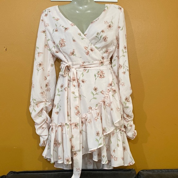 Forever 21 Dresses & Skirts - Blush Pink Floral Wrap Dress Large